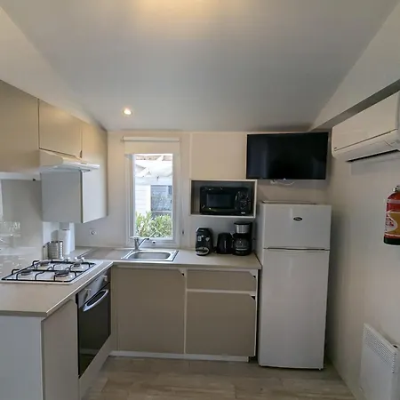 Beautiful 3-Bedroom Mobil Home - Near The Beach Chalet Saint-Hilaire-de-Talmont