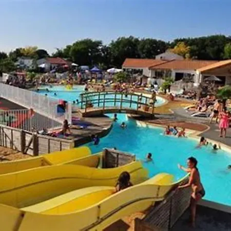 Beautiful 3-bedroom Mobil - Near The Σαλέ *