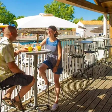 Beautiful 3-bedroom Mobil - Near The Σαλέ *