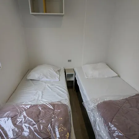 Beautiful 3-Bedroom Mobil Home - Near The Beach *