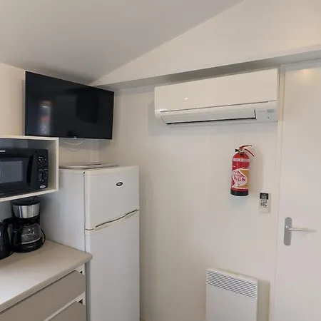 Beautiful 3-Bedroom Mobil Home - Near The Beach Saint-Hilaire-de-Talmont