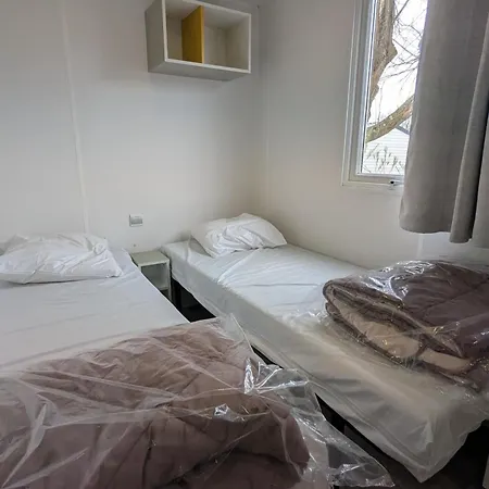 Beautiful 3-Bedroom Mobil Home - Near The Beach Chalet